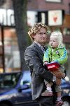 Amsterdam 14 september 2004
Prins Bernhard jr met Isabelle en Prinses Annette achter de kinderwagen.