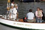 Muiden 4 september 2004
Koningin Beatrix varen met Mabel Wisse Smit Prins Friso Prins Constantijn  Prinses Laurentien Prinses Eloise en Prins Claus Cazimir op Groene Draeck