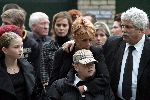 Vinkeveen 28 september 2004
Rachel Hazes en familie vertrekken bij hun huis op weg naar creamtorium Westgaarde. Rachel met ouders