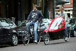 Amsterdam 18 september 2004
Danielle Overaag en Reinout Oerlemans  en Tijmen op de fiets