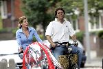 Amsterdam 18 september 2004
Reinout Oerlemans met Danielle Overgaag en Tijmen en Fiene op de fiets