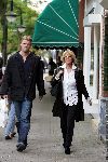 Amsterdam 17 september 2004
Sheila de Vries met zoon op de Cornelis Schuytstraat