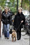 Amsterdam  26 september 2004
Tatjana met haar moeder en hond op cornelis schuytstraat