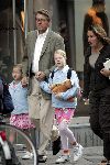 Amsterdam 17 september 2004
Ursul de Geer brengt dochters naar school op PC Hooftstraat om 8.25 uur.