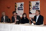 Eemnes 12 septmber 2005
Antonie Kamerling met Beau v Erven Dorens Albert Verlinde en Liesbeth List bij presentatie nieuwe theater show.
