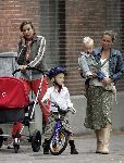 Amsterdam 24 september 2005
Prins Bernhard jr   met Prins Maurits prinses Annette en Prinses Marilene met kinderen wandelen