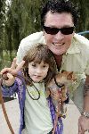 Amsterdam 24 september 2005
Demonstratieloop voor honden los in het vondelpark.
Barry Hay met dochter en honden