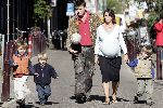 Amsterdam 17 september 2005
Beau v Erven Dorens met zijn vrouw Selly en hun kinderen Bram Thijn en Bobby