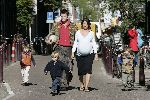 Amsterdam 17 september 2005
Beau v Erven Dorens met zijn vrouw Selly en hun kinderen Bram Thijn en Bobby