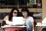 Amsterdam 10 september 2005
Birgit Schuurman met een vriendin en met laptop op terras