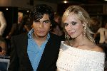 Amsterdam 4 september 2005
Premiere Schnitzel paradijs in city theater.
Bracha v Doesburgh met Mounir Valentyn