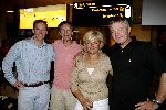 Amsterdam 27 september 2005
Caroline Tensen komt terug van de beklimming van de kilimanjaro. Op schiphol met medebeklimmers