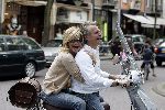 Amsterdam 24 september 2005
Hans Breukhoven en Connie Breukhoven op vespa scooter op cornelis schuytstraat