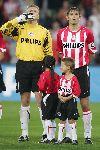 Eindhoven, 24 September 2005
Kompetitiewedstrijd Seizoen 2005/2006
PSV-RBC, eindstand 2-0
Reserve-doelam Edwin Zoetebier en PSV-aanvoerder Phillip Cocu
© Foto Bart Bel