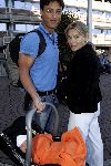 Amsterdam 20 september 2005
Ellen v Rijn verlaat met haar man Kaja Wolfers en baby Helena het VU ziekenhuis.