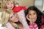 Amsterdam 26 september 2005
Estelle Gullit met haar kinderen Maxim en Joelle
