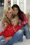 Amsterdam 26 september 2005
Estelle Gullit met haar kinderen Maxim en Joelle