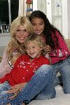 Amsterdam 26 september 2005
Estelle Gullit met haar kinderen Maxim en Joelle