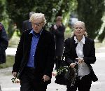 Amsterdam 29 september 2005
Begrafenis Joop Doderer op begraafplaats Zorgvlied.
Henk v d Meyden met zijn vrouw Monica v d Meyden