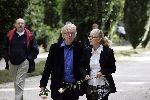 Amsterdam 29 september 2005
Begrafenis Joop Doderer op begraafplaats Zorgvlied.
Henk v d Meyden met zijn vrouw Monica