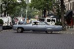 Amsterdam 6 september 2005
Isa Hoes met grote cadillac op cornelis schuytstraat