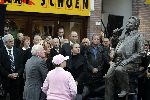 Amsterdam 23 september 2005
Onthulling beeld van Andre Hazes op zijn eerste sterfdag.
 Rachel Hazes  Dre Hazes Roxanne Hazes enJohnny Kraaykamp sr