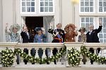 Den Haag 20 september 2005
Prinsjesdag . Koningin Beatrix Maxima Prins Willem Alexander Prinses laurentien Prins Constantijn Prinses Margriet en Pieter v Vollenhoven (met vinger in gips) op balkon