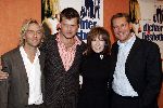Eemnes 12 septmber 2005
Antonie Kamerling met Beau v Erven Dorens Albert Verlinde en Liesbeth List bij presentatie nieuwe theater show.