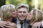 Wassenaar 18 september 2005
Trouwerij Roelof Hemmen en Marjon v Rijn.
Roelof met zijn vrouw en Loretta Schrijver