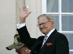 Den Haag 20 september 2005
Prinsjesdag 2005 
Pieter v Vollenhoven (met vinger in gips) op balkon