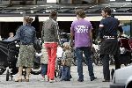 Amsterdam 24 september 2005
  Prins Bernhard jr en prinses Annette  met
Prins Maurits Prinses Marilene en kids  . Bernhard leuk t shirt