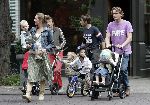 Amsterdam 24 september 2005
Prins Bernhard jr   met Prins Maurits prinses Annette en Prinses Marilene met kinderen wandelen