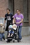 Amsterdam 24 september 2005
Prins Bernhard jr met Prins Maurits wandelend met de kinderen