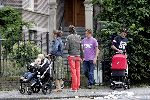 Amsterdam 24 september 2005
Prins Bernhard jr verlaat nieuwe huis met Prins Maurits prinses Annette en Prinses Marilene met kinderen