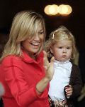 Den Haag 27 september 2005
Prinses Maxima en Prinses Amalia bestellen de eerste kinderpostzegels op paleis noordeinde.
