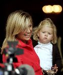 Den Haag 27 september 2005
Prinses Maxima en Prinses Amalia bestellen de eerste kinderpostzegels op paleis noordeinde.