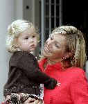 Den Haag 27 september 2005
Prinses Maxima en Prinses Amalia bestellen de eerste kinderpostzegels op paleis noordeinde.