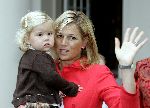 Den Haag 27 september 2005
Prinses Maxima en Prinses Amalia bestellen de eerste kinderpostzegels op paleis noordeinde.