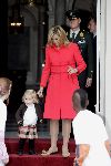 Den Haag 27 september 2005
Prinses Maxima en Prinses Amalia bestellen de eerste kinderpostzegels op paleis noordeinde.