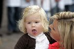 Den Haag 27 september 2005
Prinses Maxima en Prinses Amalia bestellen de eerste kinderpostzegels op paleis noordeinde.