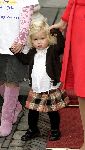 Den Haag 27 september 2005
Prinses Maxima en Prinses Amalia bestellen de eerste kinderpostzegels op paleis noordeinde.