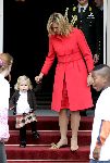 Den Haag 27 september 2005
Prinses Maxima en Prinses Amalia bestellen de eerste kinderpostzegels op paleis noordeinde.