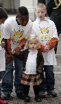 Den Haag 27 september 2005
Prinses Maxima en Prinses Amalia bestellen de eerste kinderpostzegels op paleis noordeinde.