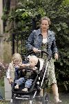Amsterdam 24 september 2005
Nieuwe huis Prins Bernhard jr en prinses Annette in Amsterdam
Prins Maurits Prinses Marilene en kids verlaten huis