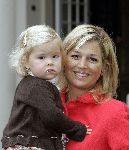 Den Haag 27 september 2005
Prinses Maxima en Prinses Amalia bestellen de eerste kinderpostzegels op paleis noordeinde.