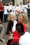Den Haag 27 september 2005
Prinses Maxima en Prinses Amalia bestellen de eerste kinderpostzegels op paleis noordeinde.