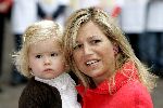 Den Haag 27 september 2005
Prinses Maxima en Prinses Amalia bestellen de eerste kinderpostzegels op paleis noordeinde.