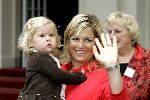 Den Haag 27 september 2005
Prinses Maxima en Prinses Amalia bestellen de eerste kinderpostzegels op paleis noordeinde.