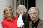 Den Haag 27 september 2005
Prinses Maxima en Prinses Amalia bestellen de eerste kinderpostzegels op paleis noordeinde.