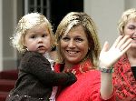 Den Haag 27 september 2005
Prinses Maxima en Prinses Amalia bestellen de eerste kinderpostzegels op paleis noordeinde.